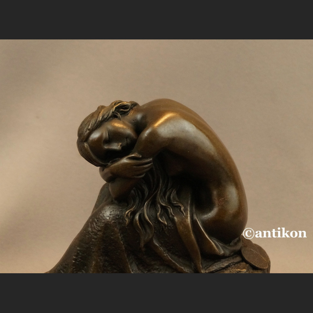 Rzeźba Art Deco Figurka z brązu piękny akt kobiety Rzeźba Art Deco Figurka z brązu piękny akt kobiety