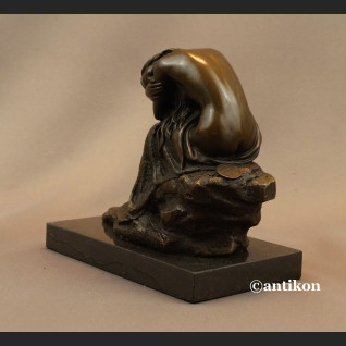 Rzeźba Art Deco Figurka z brązu piękny akt kobiety Rzeźba Art Deco Figurka z brązu piękny akt kobiety