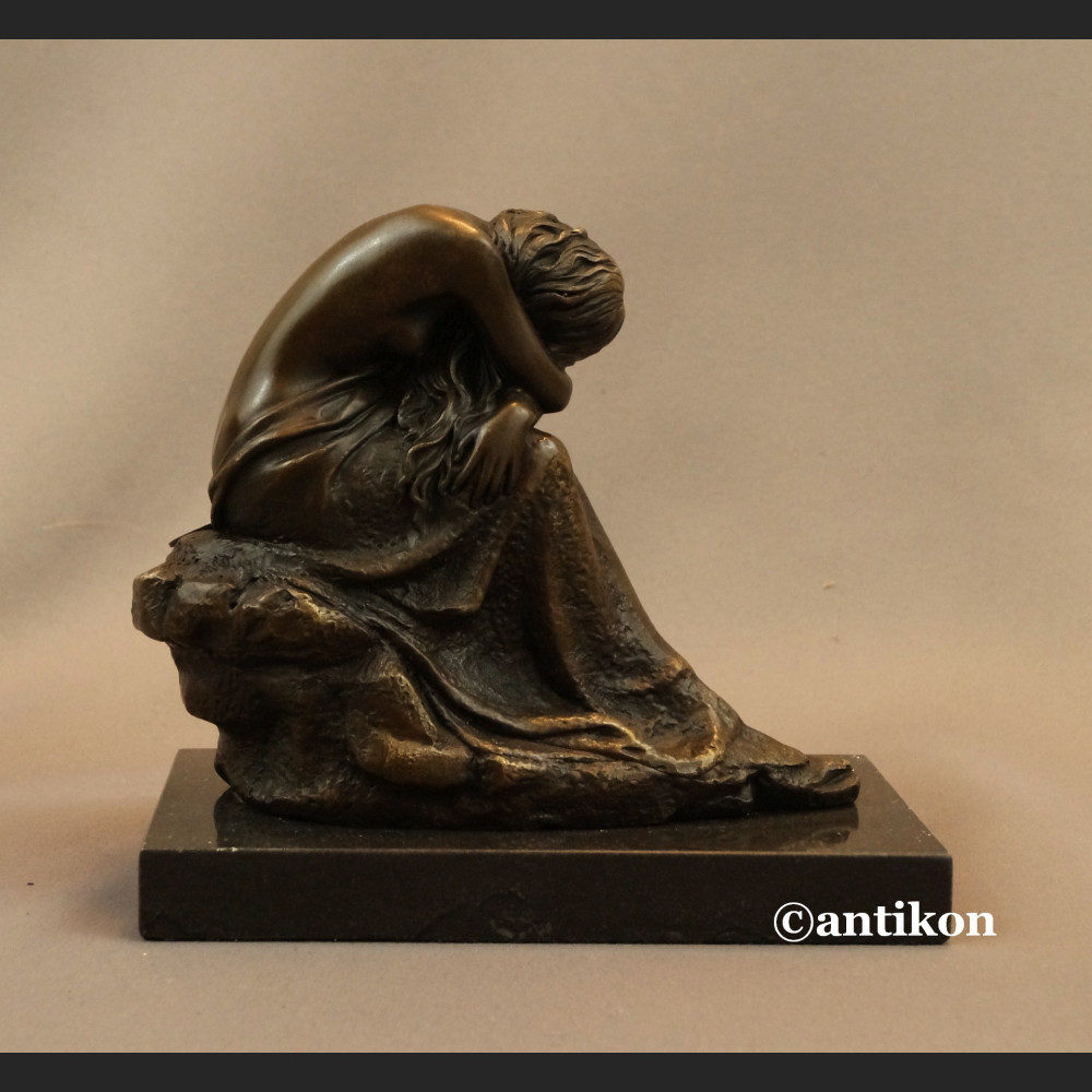 Rzeźba Art Deco Figurka z brązu piękny akt kobiety Rzeźba Art Deco Figurka z brązu piękny akt kobiety