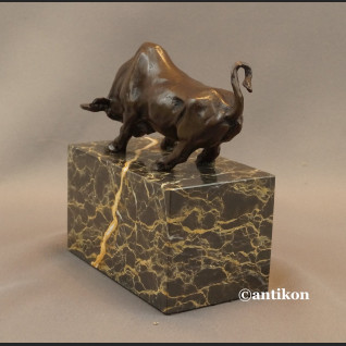 Byk z Wall Street rzeźba luksusowy prezent dla managera 