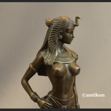 Rzeźba Kleopatra z dzikim kotem figurka z brązu