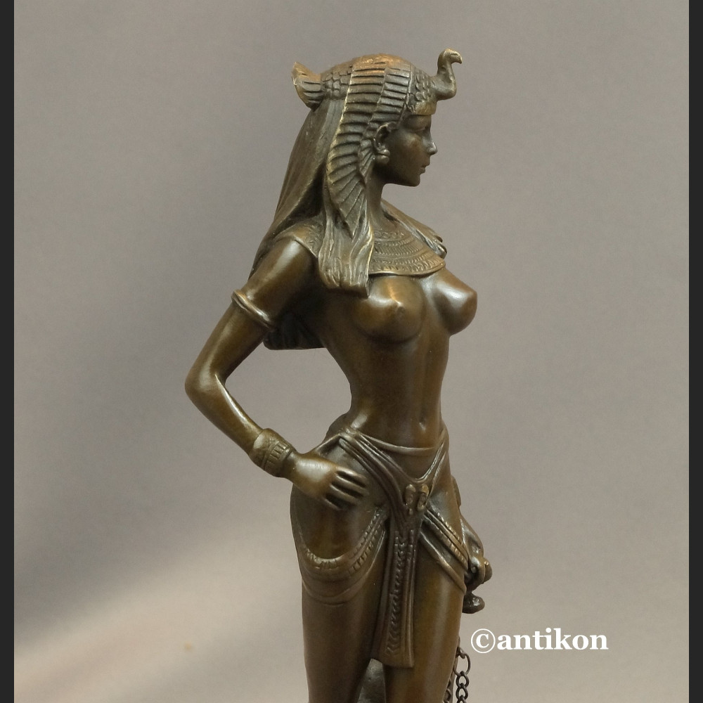 Rzeźba Kleopatra z dzikim kotem figurka z brązu 