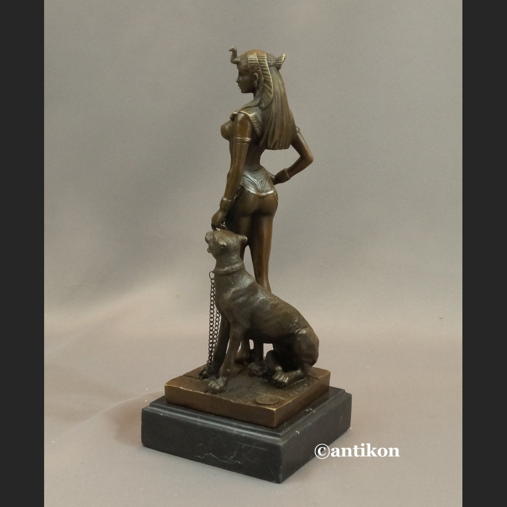 Rzeźba Kleopatra z dzikim kotem figurka z brązu 