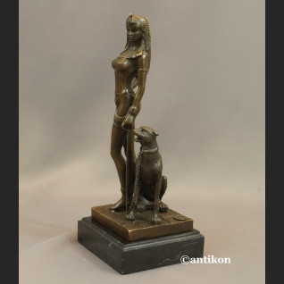 Rzeźba Kleopatra z dzikim kotem figurka z brązu 