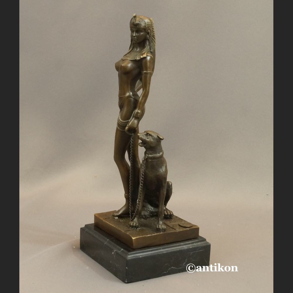 Rzeźba Kleopatra z dzikim kotem figurka z brązu 