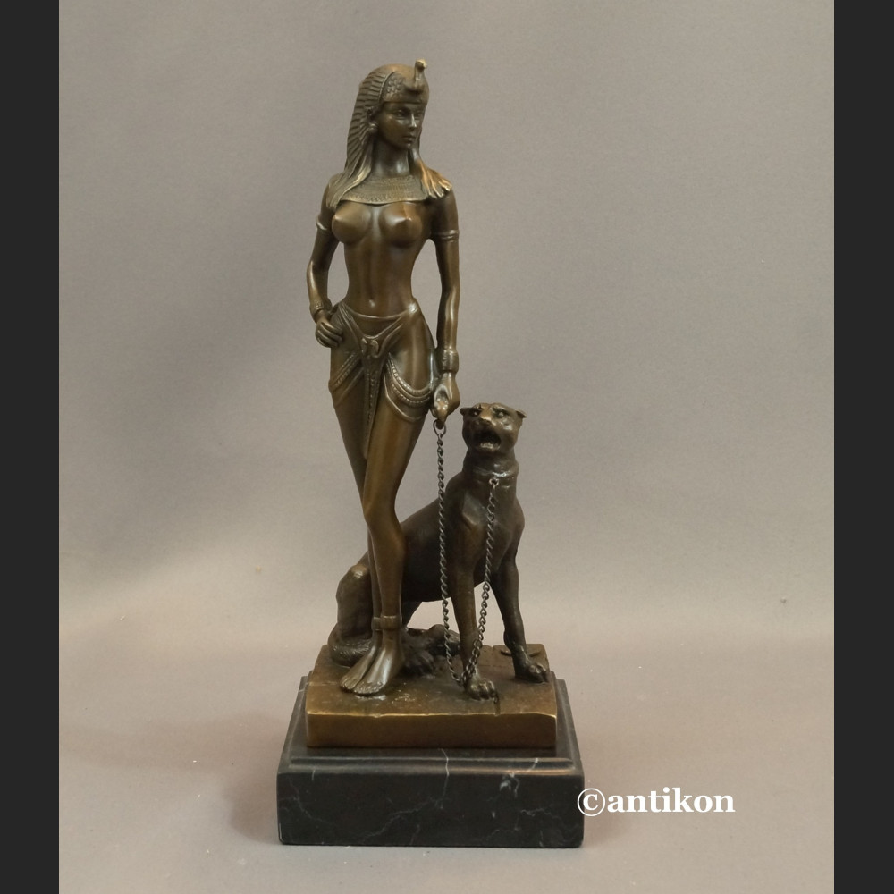 Rzeźba Kleopatra z dzikim kotem figurka z brązu 