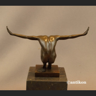 Modernistyczna rzeźba Sportowca mężczyzna Modernistyczna rzeźba Sportowca mężczyzna