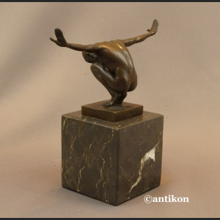 Modernistyczna rzeźba Sportowca mężczyzna Modernistyczna rzeźba Sportowca mężczyzna