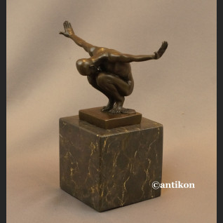 Modernistyczna rzeźba Sportowca mężczyzna Modernistyczna rzeźba Sportowca mężczyzna