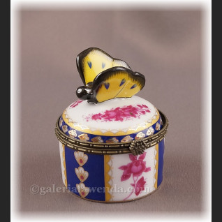 Porcelanowe puzderko na biżuterię