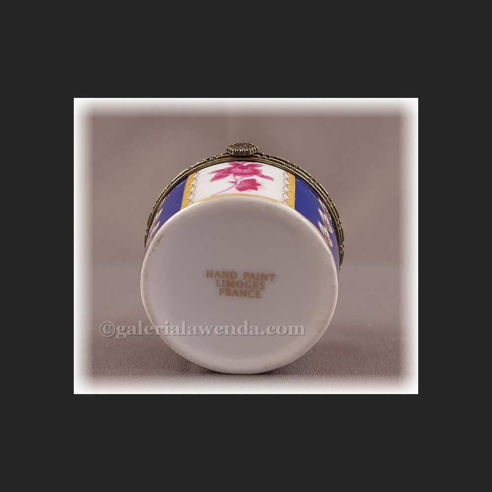 Porcelanowe puzderko na biżuterię