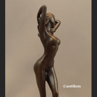 Akt kobiety rzeźba Przebudzenie  Akt kobiety rzeźba Przebudzenie