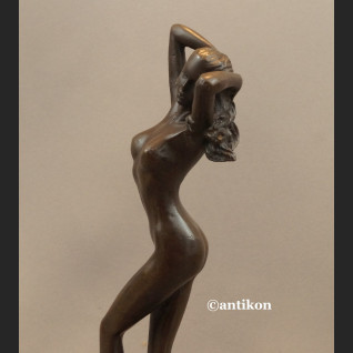 Akt kobiety rzeźba Przebudzenie  Akt kobiety rzeźba Przebudzenie