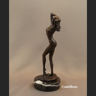 Akt kobiety rzeźba Przebudzenie  Akt kobiety rzeźba Przebudzenie