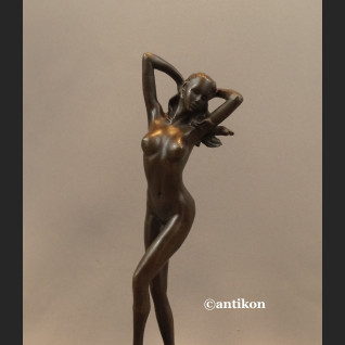 Akt kobiety rzeźba Przebudzenie  Akt kobiety rzeźba Przebudzenie