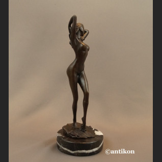 Akt kobiety rzeźba Przebudzenie  Akt kobiety rzeźba Przebudzenie