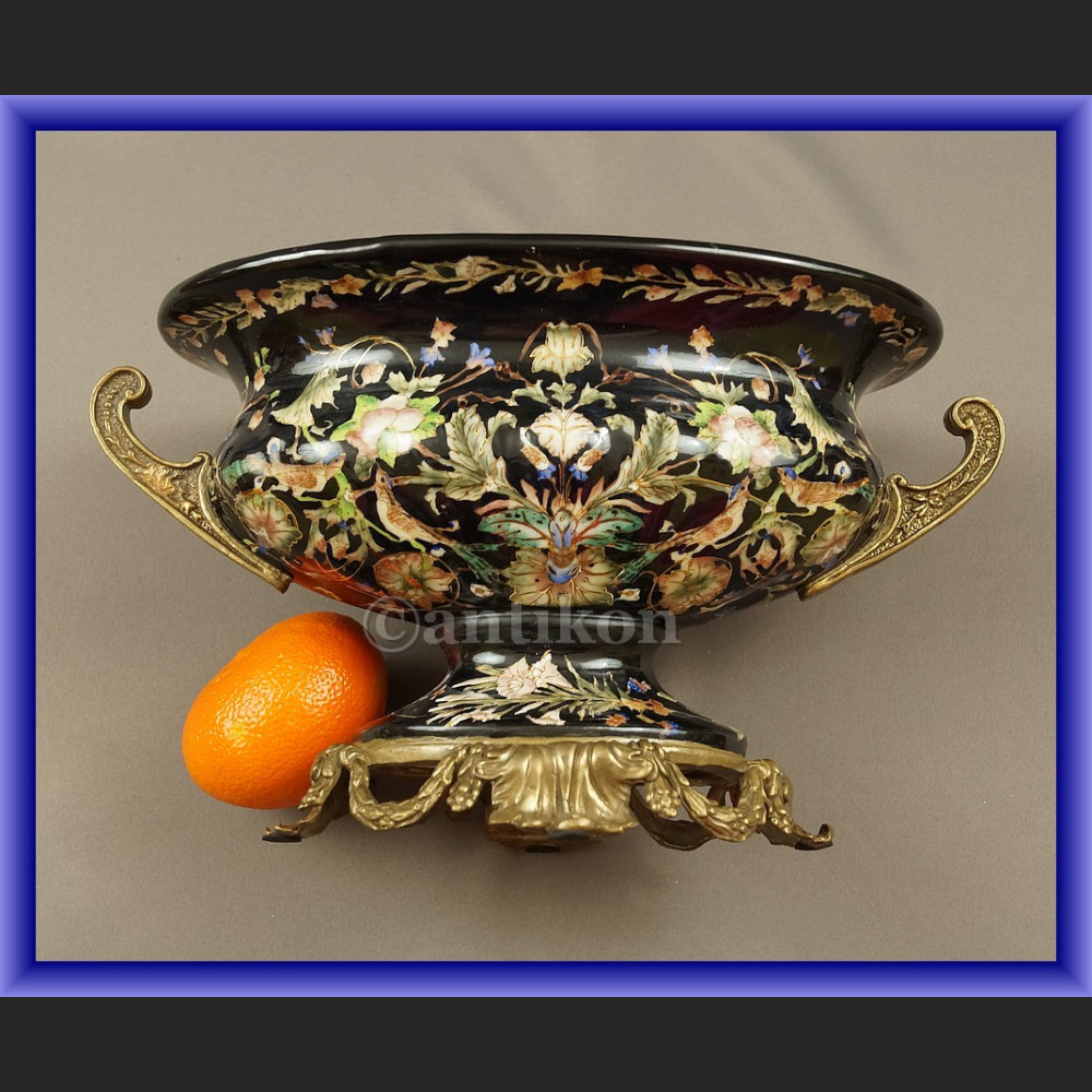 Patera porcelanowa czarna w kwiaty Patera porcelanowa czarna w kwiaty