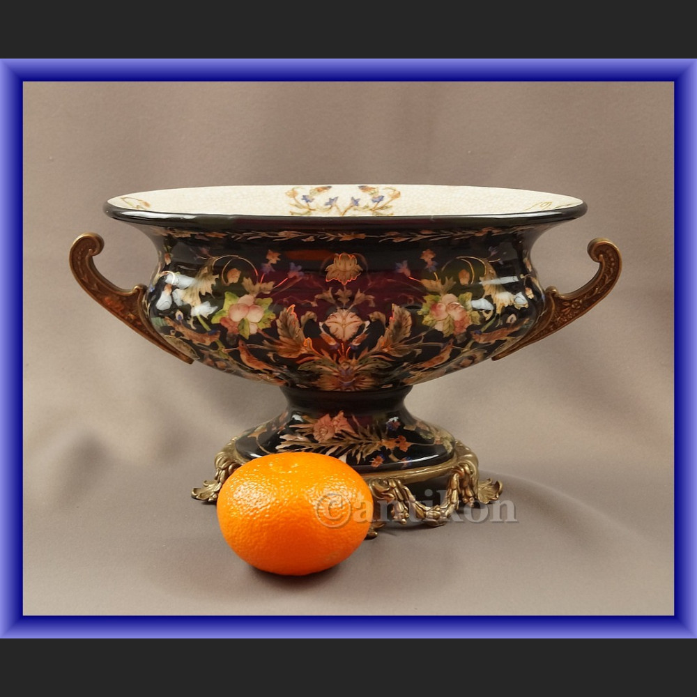 Patera porcelanowa czarna w kwiaty Patera porcelanowa czarna w kwiaty