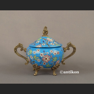 Duża fantazyjna cukierniczka z porcelany