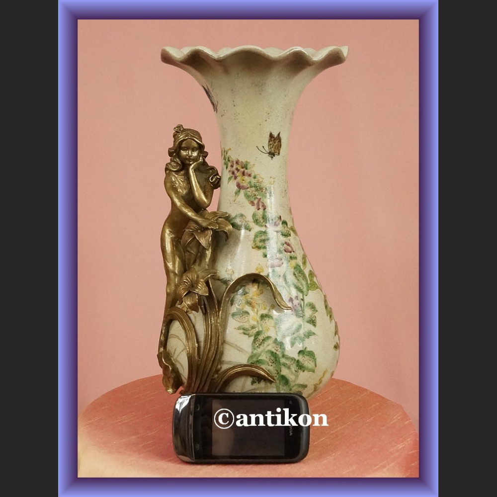 Porcelanowy wazon z elfem porcelana z brązem 