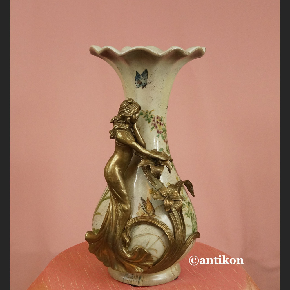 Porcelanowy wazon z elfem porcelana z brązem 