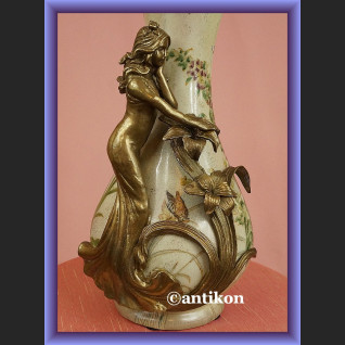 Porcelanowy wazon z elfem porcelana z brązem 