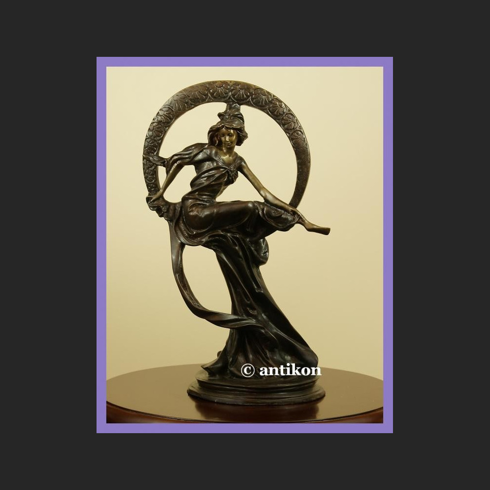 Tancerka secesyjna wg Alafons Mucha rzeźba z brązu Tancerka secesyjna wg Alafons Mucha rzeźba z brązu