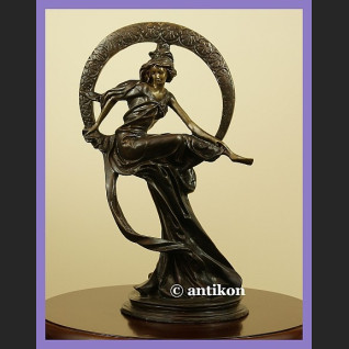 Tancerka secesyjna wg Alafons Mucha rzeźba z brązu Tancerka secesyjna wg Alafons Mucha rzeźba z brązu