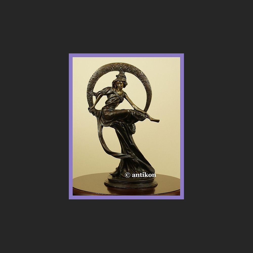 Tancerka secesyjna wg Alafons Mucha rzeźba z brązu Tancerka secesyjna wg Alafons Mucha rzeźba z brązu