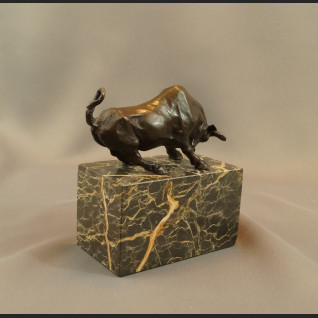 Byk giełdowy rzeźba z brązu hossa 