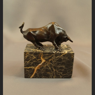 Byk giełdowy rzeźba z brązu hossa 