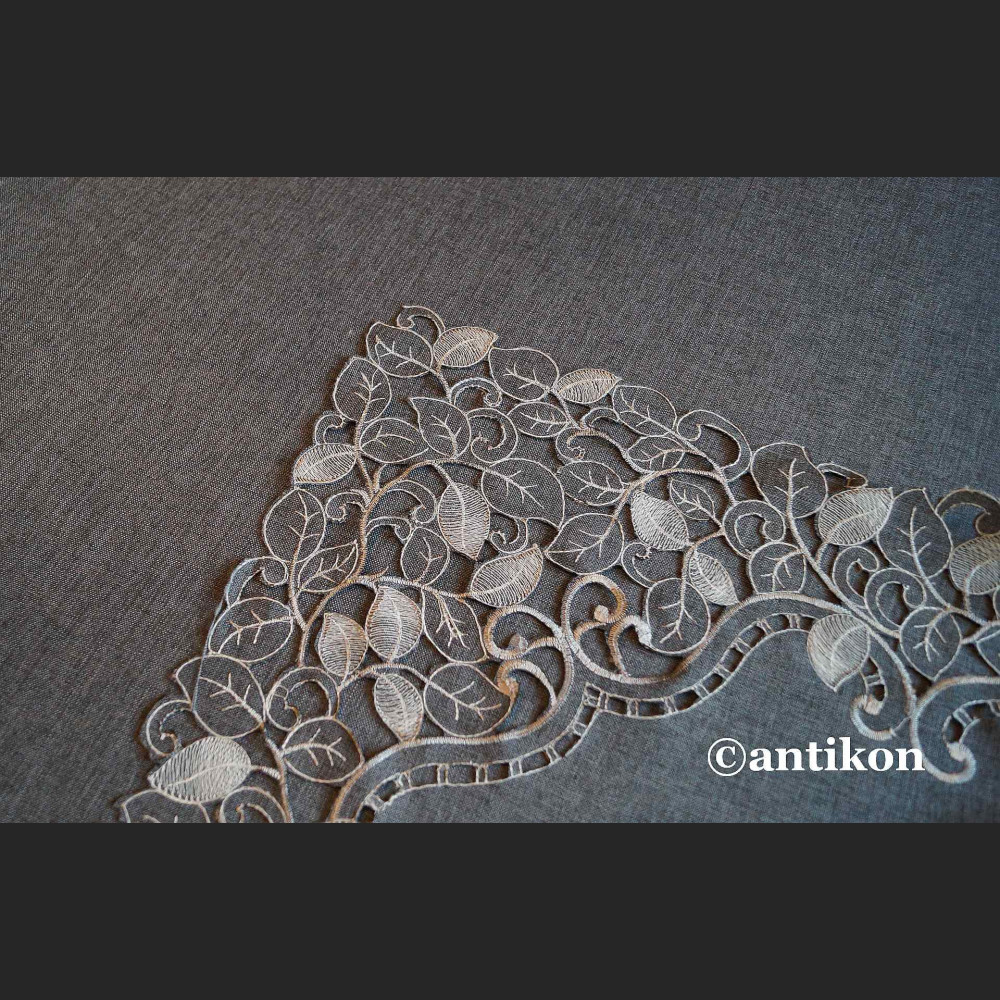 Obrus grafitowy z haftem 130 x 180  piękny