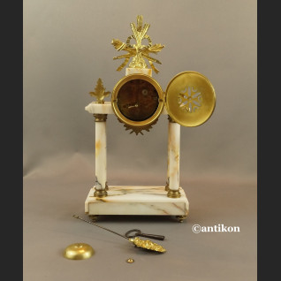 Zegar kominkowy stary francuski marmurowy Zegar kominkowy stary francuski marmurowy