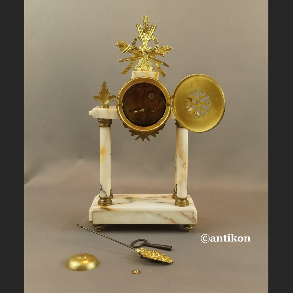 Zegar kominkowy stary francuski marmurowy Zegar kominkowy stary francuski marmurowy