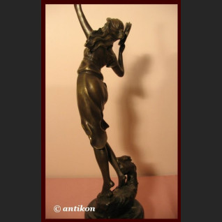 Rzeźba tancerka z tamburynem prawdziwy brąz Rzeźba tancerka z tamburynem prawdziwy brąz