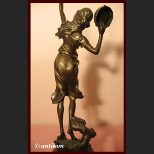 Rzeźba tancerka z tamburynem prawdziwy brąz Rzeźba tancerka z tamburynem prawdziwy brąz