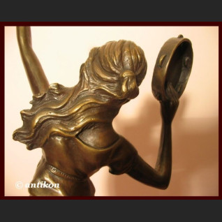 Rzeźba tancerka z tamburynem prawdziwy brąz Rzeźba tancerka z tamburynem prawdziwy brąz