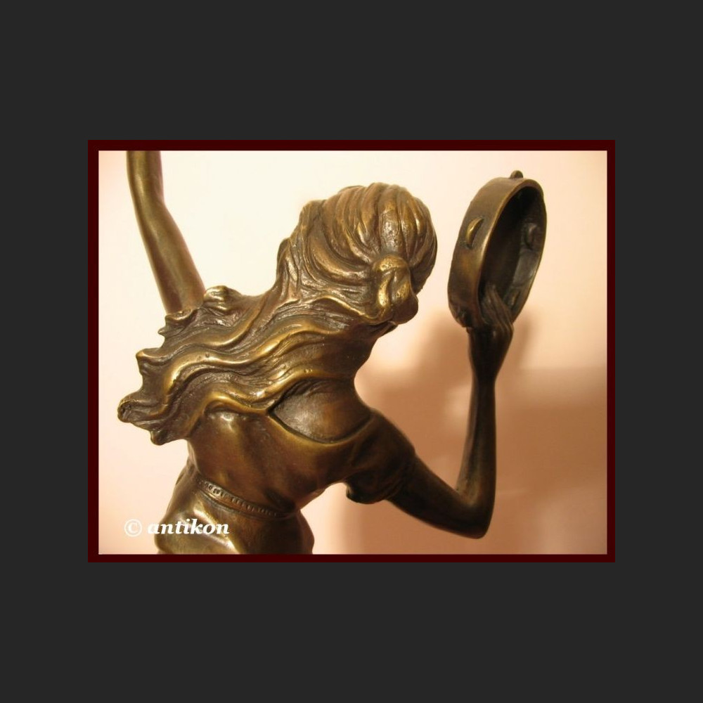 Rzeźba tancerka z tamburynem prawdziwy brąz Rzeźba tancerka z tamburynem prawdziwy brąz