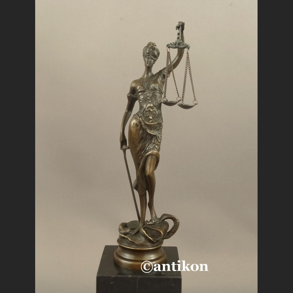 Temida rzeźba z brązu prezent dla prawnika 