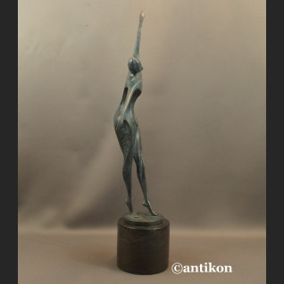 Rzeźba modernistyczna z brązu Tancerz mężczyzna Rzeźba modernistyczna z brązu Tancerz mężczyzna