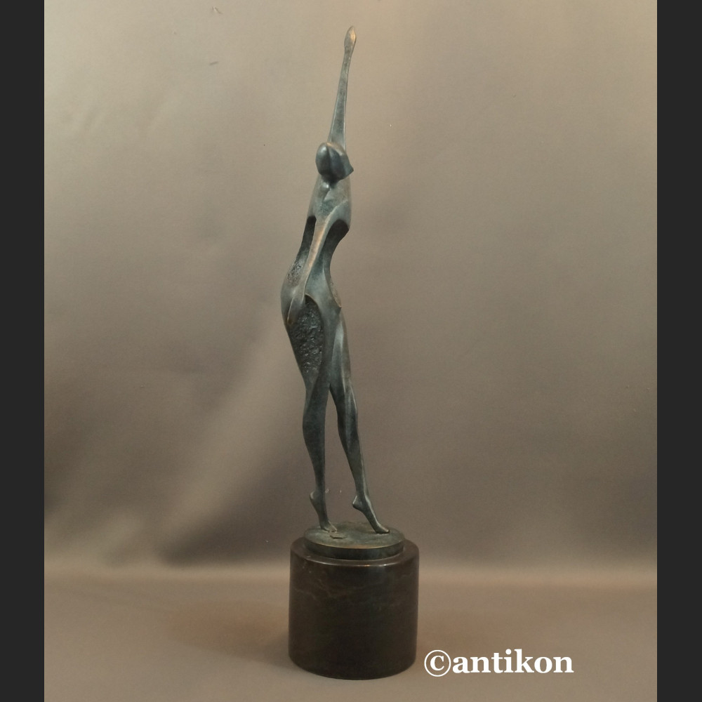 Rzeźba modernistyczna z brązu Tancerz mężczyzna Rzeźba modernistyczna z brązu Tancerz mężczyzna