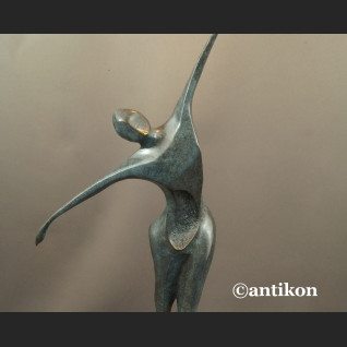 Rzeźba modernistyczna z brązu Tancerz mężczyzna Rzeźba modernistyczna z brązu Tancerz mężczyzna