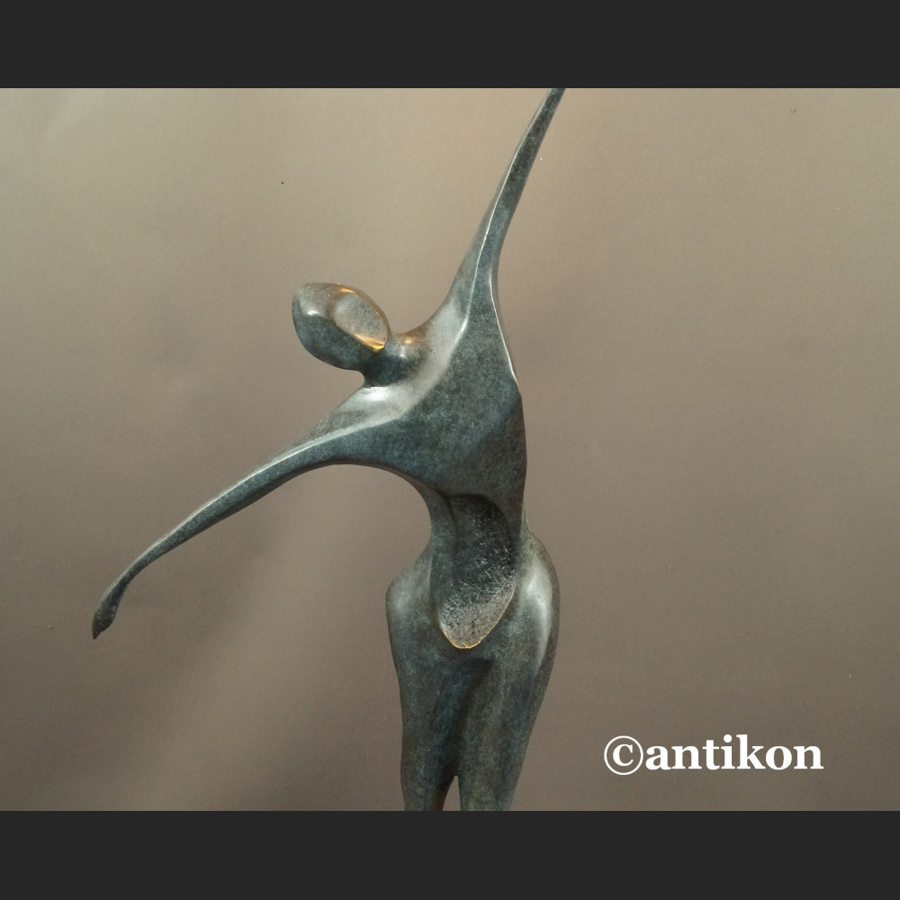 Rzeźba modernistyczna z brązu Tancerz mężczyzna Rzeźba modernistyczna z brązu Tancerz mężczyzna