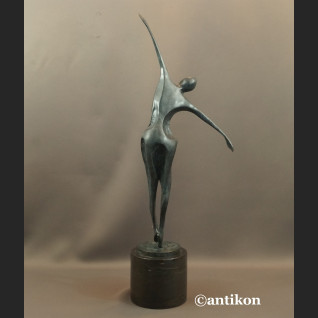 Rzeźba modernistyczna z brązu Tancerz mężczyzna Rzeźba modernistyczna z brązu Tancerz mężczyzna