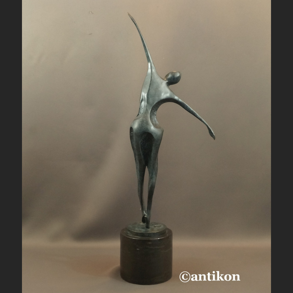 Rzeźba modernistyczna z brązu Tancerz mężczyzna Rzeźba modernistyczna z brązu Tancerz mężczyzna
