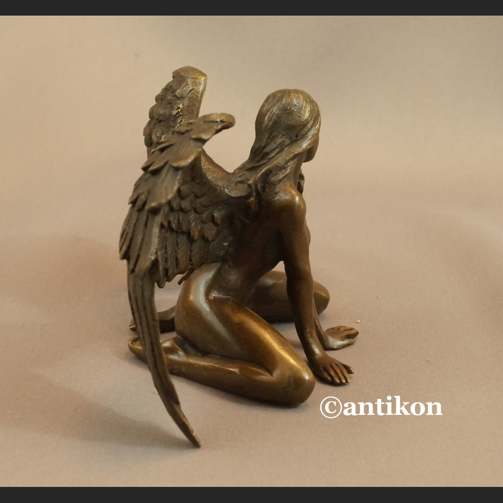 Kobieta anioł figurka z brązu Kobieta anioł figurka z brązu