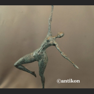 Rzeźba nowoczesna z brązu modernistyczna Tancerka 