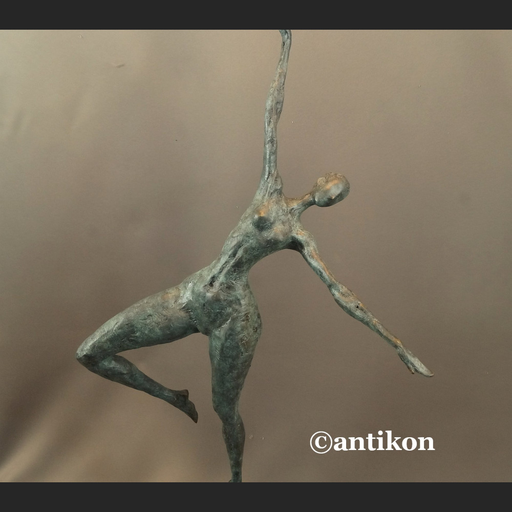 Rzeźba nowoczesna z brązu modernistyczna Tancerka 