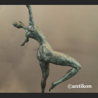 Rzeźba nowoczesna z brązu modernistyczna Tancerka 