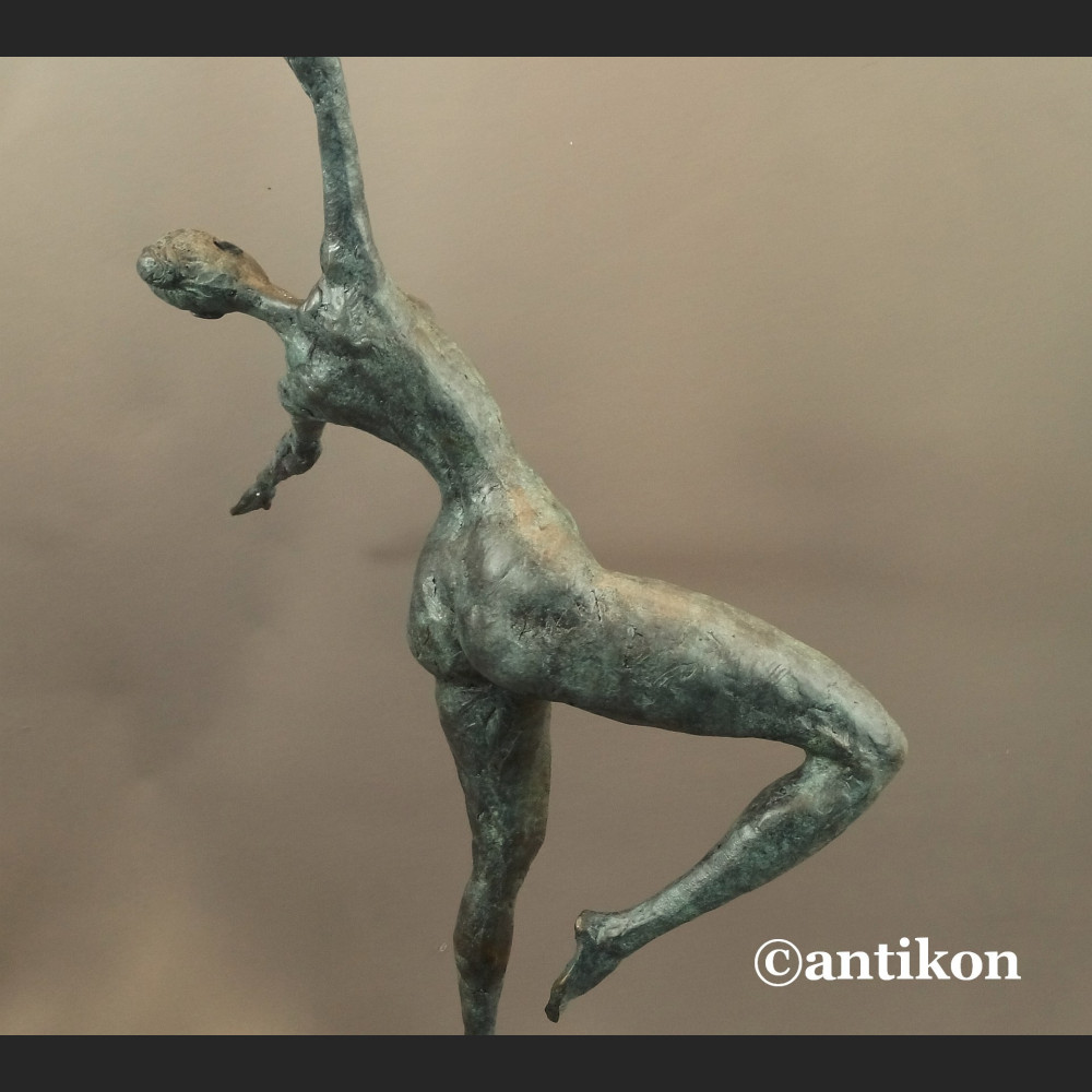 Rzeźba nowoczesna z brązu modernistyczna Tancerka 